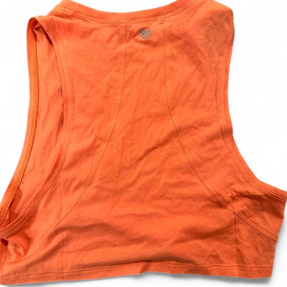 workout top - Picture 2 of 3